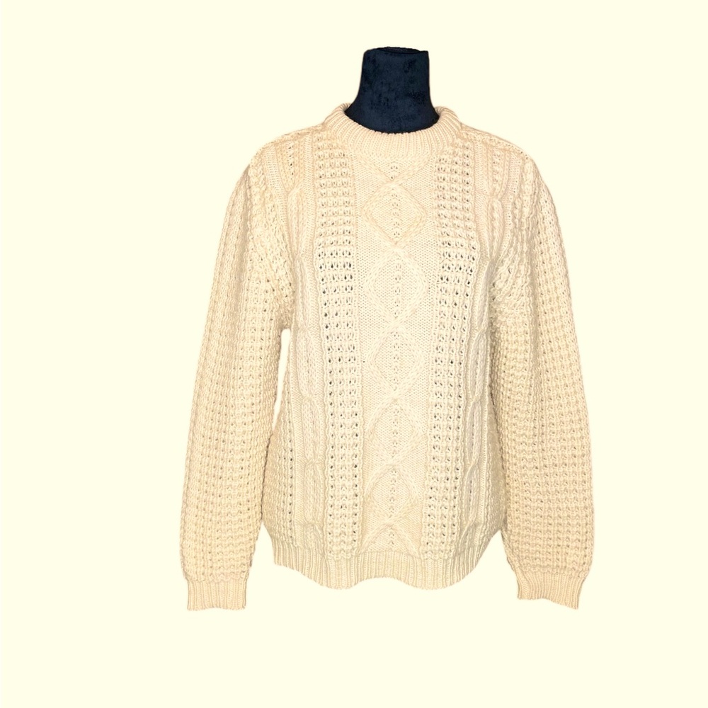 VINTAGE Hand knit Made in Ireland  New Wool Fisherman Crewneck Sweater. SZ: 38